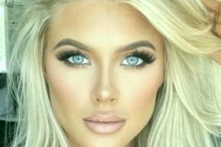 Stella, 32, a platinum blonde brown-eyed middle eastern companion based in Cotronei. Offering Striptease, Erotic Massage, A-Level. Available for incall and o...