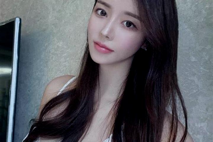 Stella, 32 — Escort in Haquxiang, China