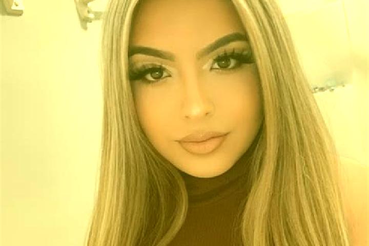 Stella, 33, a blonde amber-eyed latina companion based in Promontogno. Offering Duos, OWO, Striptease. Available for incall and outcall, day and evening dates.