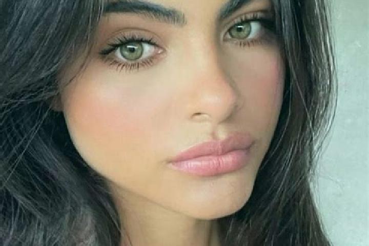 Stella, 34, a brunette dark-eyed middle eastern companion based in Castellace. Offering Couples, Duos, GFE. Available for incall and outcall, overnight booki...