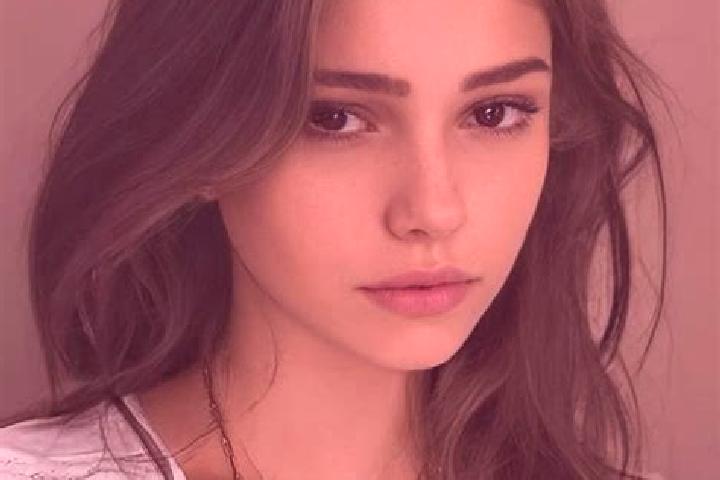 Stella, 34, a chestnut hazel-eyed slavic companion based in Nova Rosalandia. Offering Travel Companion, Tantra, Erotic Massage, Dinner Date. Available for in...