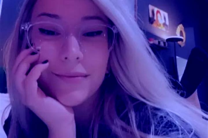 Stella, 36, a blonde amber-eyed mixed companion based in Petrisoru. Offering Fetish, BDSM, Travel Companion, Massage, Erotic Massage. Available for incall an...