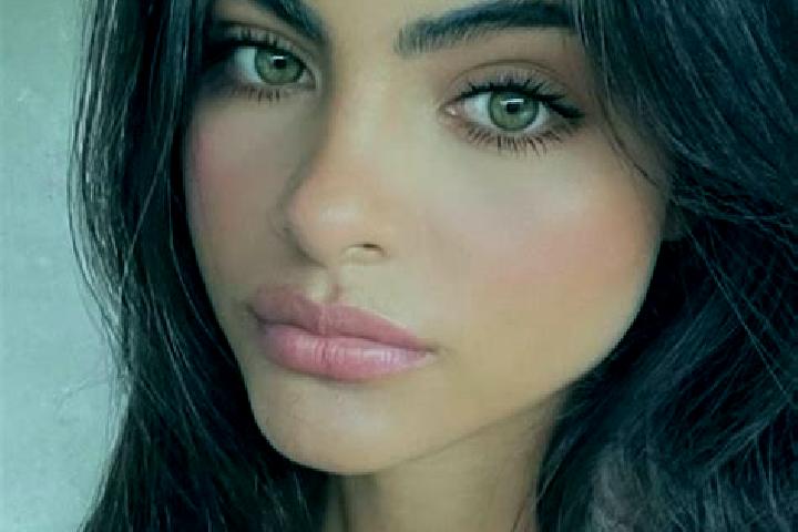 Stella, 36, a chestnut dark-eyed latina companion based in Las Monicas. Offering A-Level, Massage, Striptease. Available for incall and outcall, overnight bo...