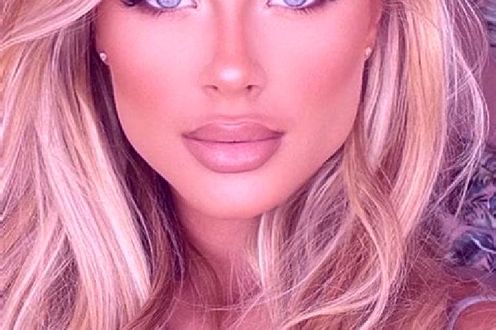 Stella, 37, a blonde blue-eyed latina companion based in Due Carrare. Offering 69, Striptease. Available for incall and outcall, overnight bookings available.