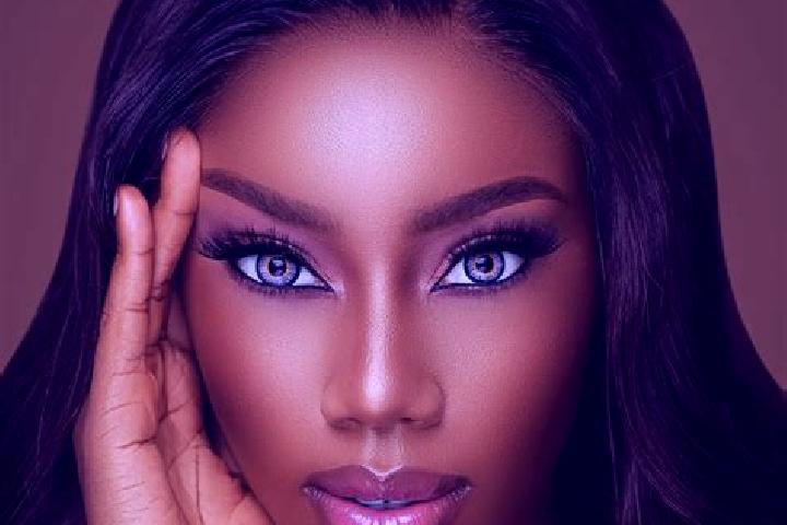 Stella, 37, a chestnut blue-eyed ebony companion based in Hurghada. Offering Tantra, Massage. Available for incall and outcall, day and evening dates.