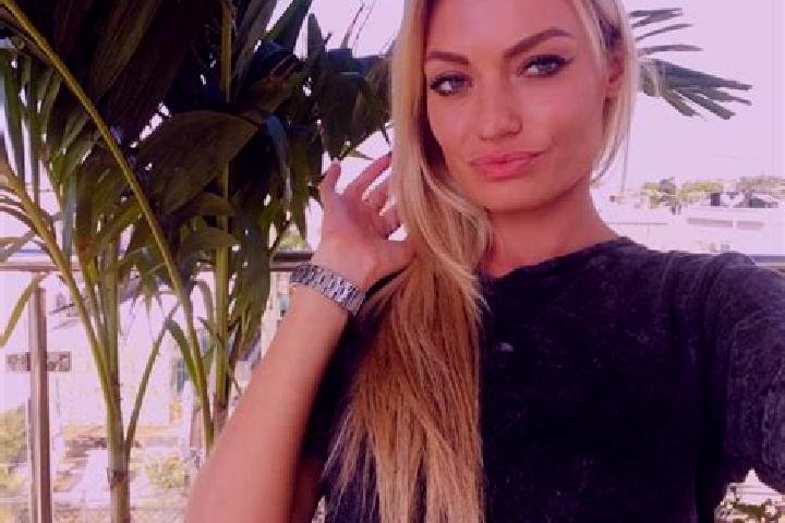 Stella, 37, a dark blonde amber-eyed latina companion based in Nyiurtebel. Offering BDSM, GFE, Erotic Massage, Massage, Dinner Date. Available for incall and...