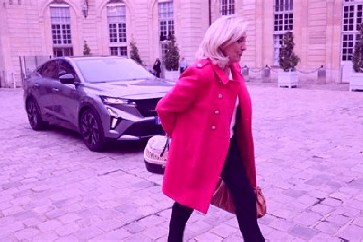 Stella, 37 — Escort in Matignon, France