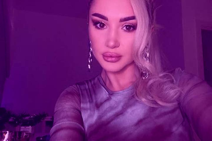 Stella, 39, a blonde grey-eyed indian companion based in Podgornyy. Offering BDSM, GFE, Erotic Massage, Travel Companion. Available for incall and outcall, o...
