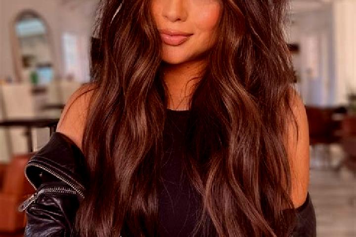 Stella, 39, a brunette dark-eyed european companion based in La Enea. Offering GFE, Roleplay. Available for incall and outcall, overnight bookings available.