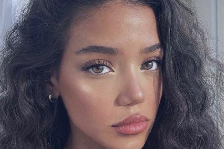 Stella, 39, a red brown-eyed ebony companion based in Ladybrand. Offering 69, Deep French Kissing, Dinner Date. Available for incall and outcall, overnight b...