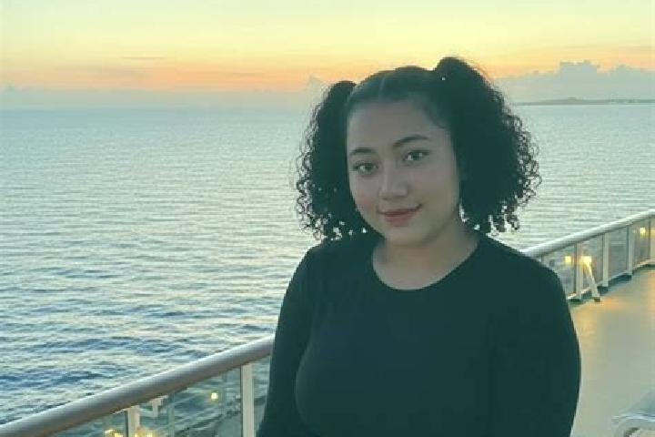 Stella, 39 — Escort in Sausapor, Indonesia