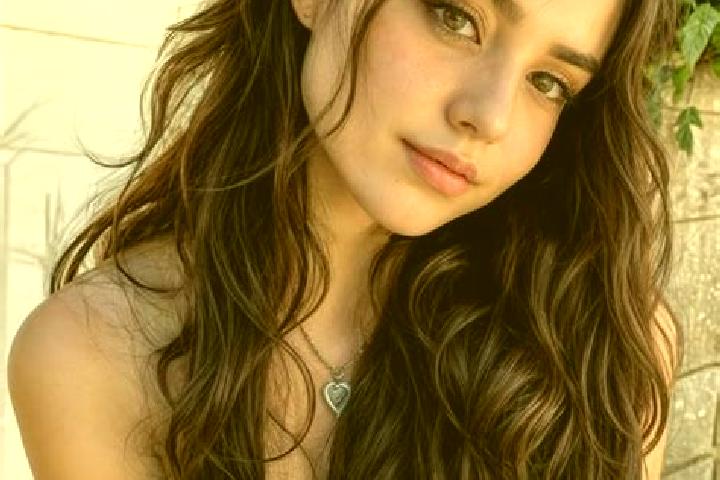 Victoria, 20, a brunette hazel-eyed mediterranean companion based in Terranova. Offering Massage, GFE, Domination. Available for incall and outcall, overnigh...