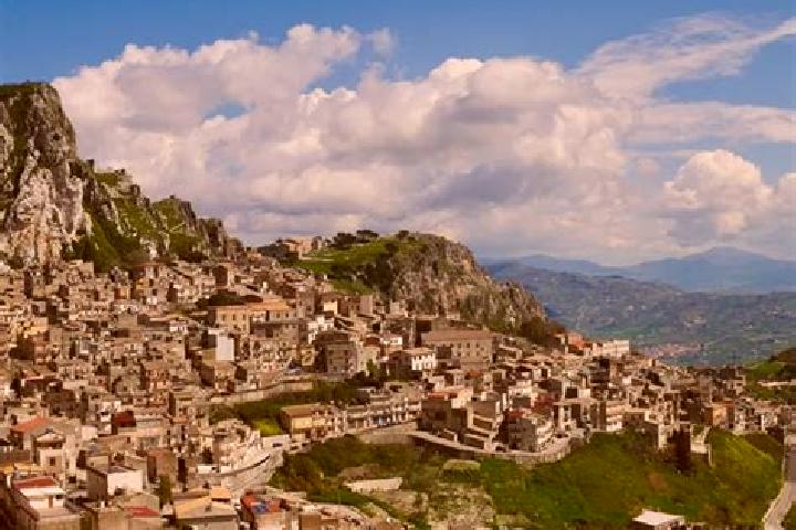 Victoria, 20 — Escort in Caltabellotta, Italy