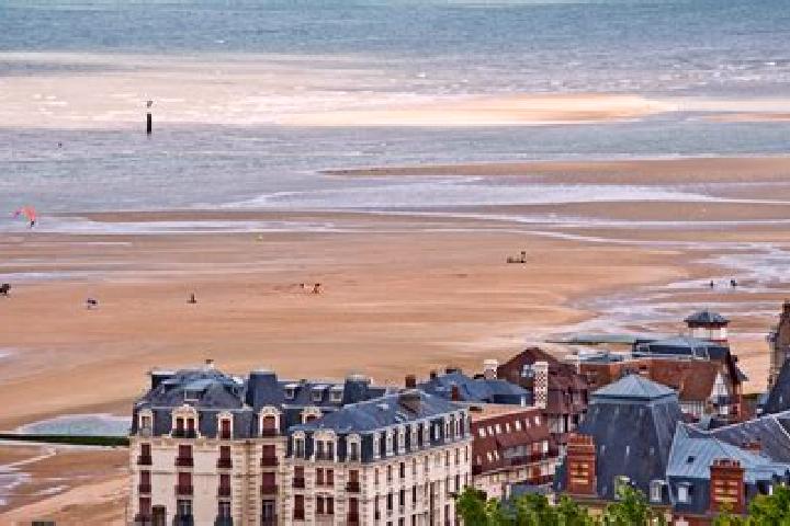 Victoria, 20 — Escort in Houlgate, France