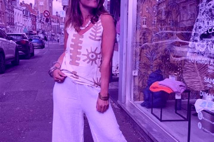 Victoria, 21 — Escort in Aubers, France