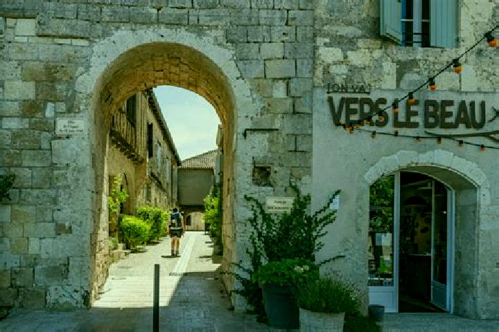 Victoria, 21 — Escort in La Romieu, France