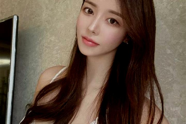 Victoria, 21 — Escort in Liuzuo, China