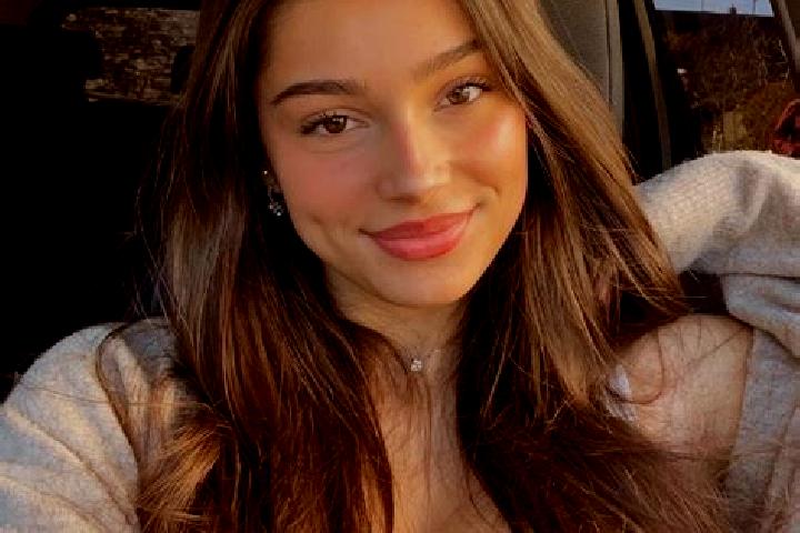 Victoria, 22, a brunette dark-eyed ebony companion based in Vaexjoe. Offering Massage, Couples, Party Girl. Available for incall and outcall, day and evening...