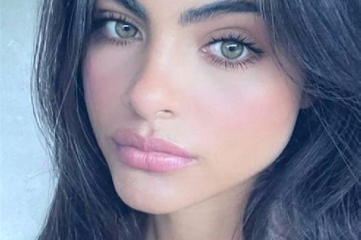 Victoria, 23, a brunette green-eyed indian companion based in Cottles Bridge. Offering Couples, Tantra, Travel Companion, Roleplay. Available for incall and ...