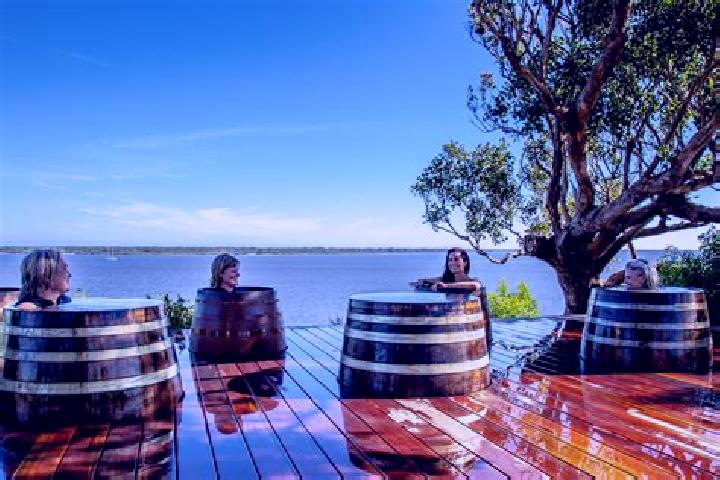 Victoria, 23 — Escort in Metung, Australia