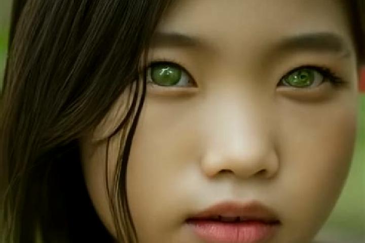 Victoria, 24, a auburn green-eyed asian companion based in Phra Phrom. Offering A-Level, Roleplay, Tantra. Available for incall and outcall, overnight bookin...