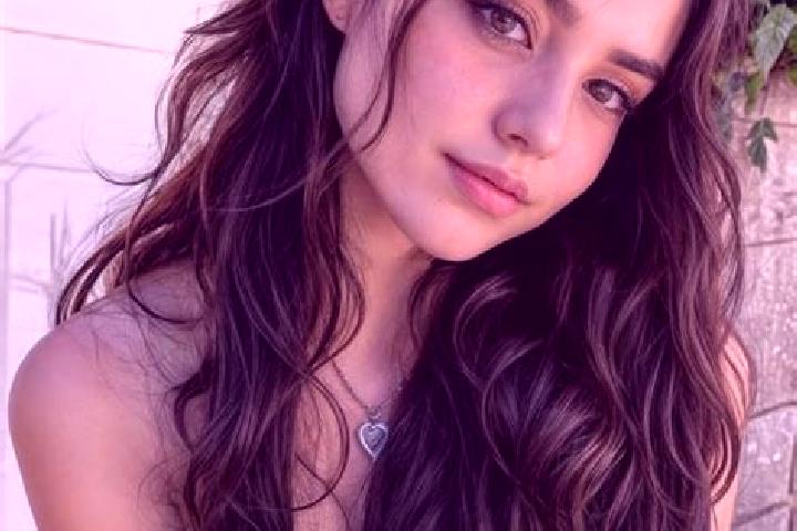 Victoria, 25, a auburn dark-eyed middle eastern companion based in Koyilandy. Offering A-Level, CIM, Prostate Massage, Girlfriend Experience. Available for i...