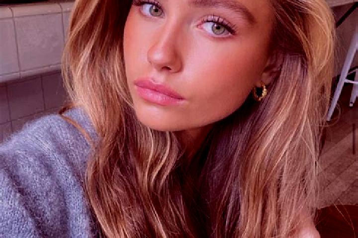 Victoria, 25, a blonde hazel-eyed asian companion based in Mociu. Offering Couples, Erotic Massage, Deep French Kissing, BDSM, A-Level. Available for incall ...