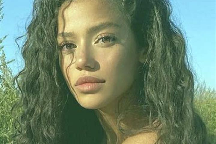 Victoria, 25, a red blue-eyed latina companion based in Velke Albrechtice. Offering Overnight, OWO, Deep French Kissing, Party Girl. Available for incall and...