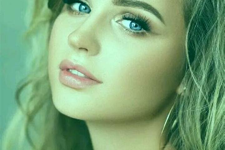 Victoria, 26, a dark blonde blue-eyed mediterranean companion based in Saint-Victurnien. Offering Striptease, Travel Companion, Roleplay, Domination. Availab...