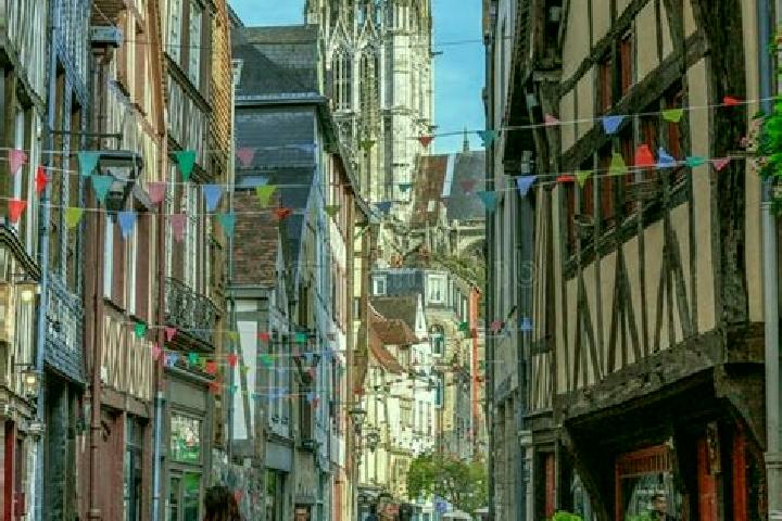 Victoria, 26 — Escort in Saint-Denis, Belgium