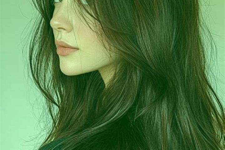 Victoria, 27, a auburn brown-eyed european companion based in Leinhausen. Offering Tantra, Dinner Date, Overnight, Deep French Kissing. Available for incall ...