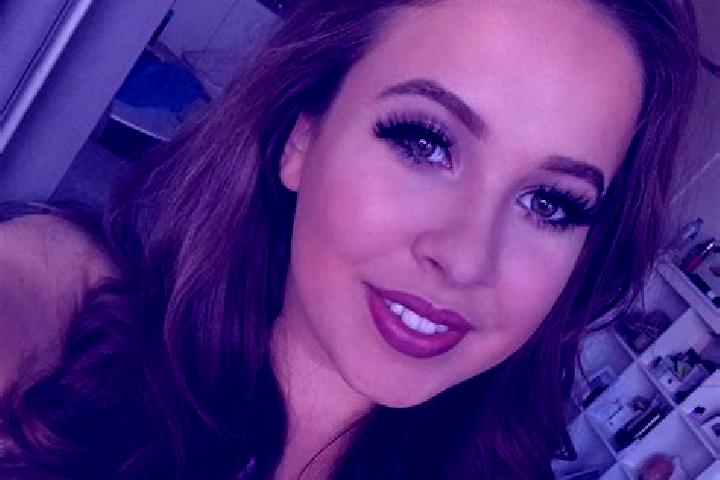 Victoria, 28, a chestnut amber-eyed mediterranean companion based in Cheles. Offering Erotic Massage, Party Girl, A-Level, Couples, Travel Companion. Availab...