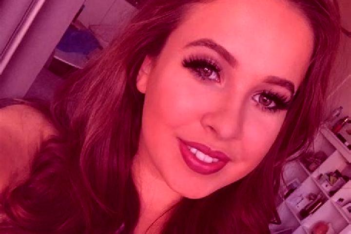 Victoria, 29, a auburn brown-eyed european companion based in Vico Equense. Offering CIM, Fetish, Overnight, Dinner Date, Tantra. Available for incall and ou...