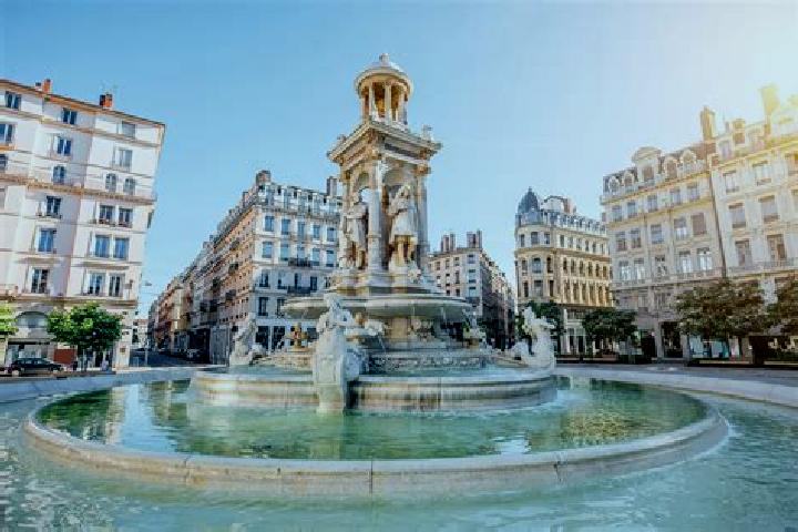Victoria, 30 — Escort in Huriel, France