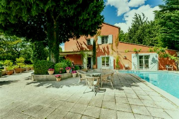Victoria, 30 — Escort in Maillane, France