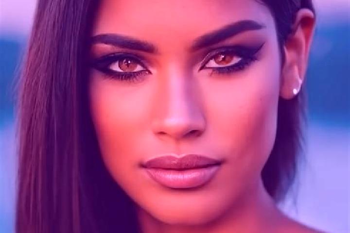 Victoria, 31, a auburn dark-eyed latina companion based in Kranevo. Offering Duos, CIM. Available for incall and outcall, day and evening dates.