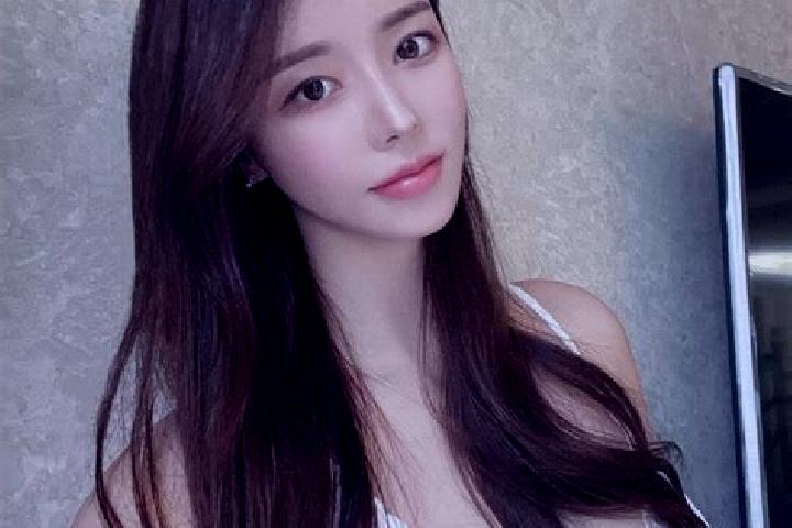 Victoria, 31 — Escort in Yushikalasu, China