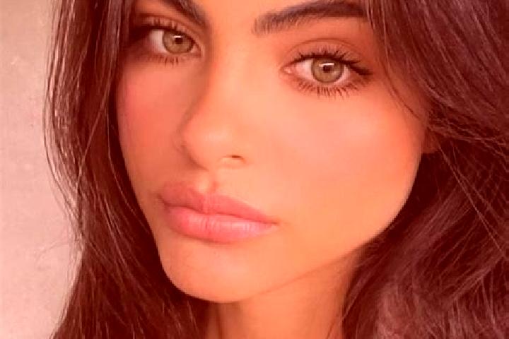 Victoria, 32, a brunette dark-eyed middle eastern companion based in Greenport West. Offering Duos, Prostate Massage, A-Level, Tantra, Striptease. Available ...
