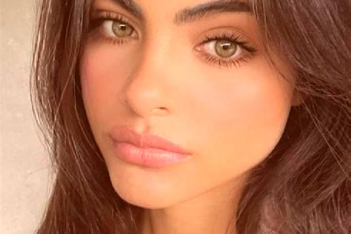 Victoria, 32, a brunette green-eyed latina companion based in Rovare. Offering Massage, Prostate Massage, Couples, Erotic Massage. Available for incall and o...