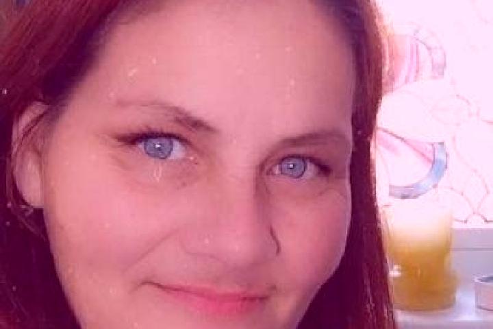 Victoria, 33, a red grey-eyed mixed companion based in Ostuh. Offering Dinner Date, Overnight. Available for incall and outcall, day and evening dates.