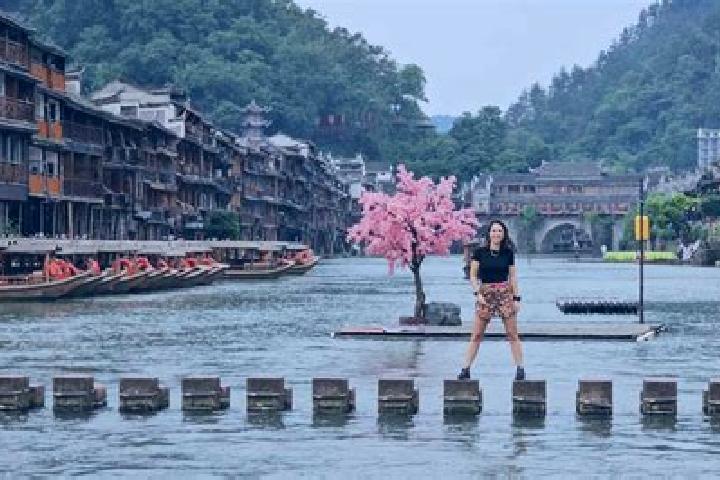 Victoria, 33 — Escort in Fengchuan, China