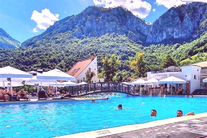 Victoria, 33 — Escort in Valea Moldovei, Romania