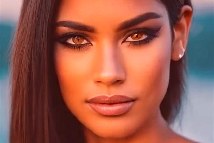 Victoria, 34, a black brown-eyed latina companion based in War. Offering GFE, Roleplay. Available for incall and outcall, day and evening dates.