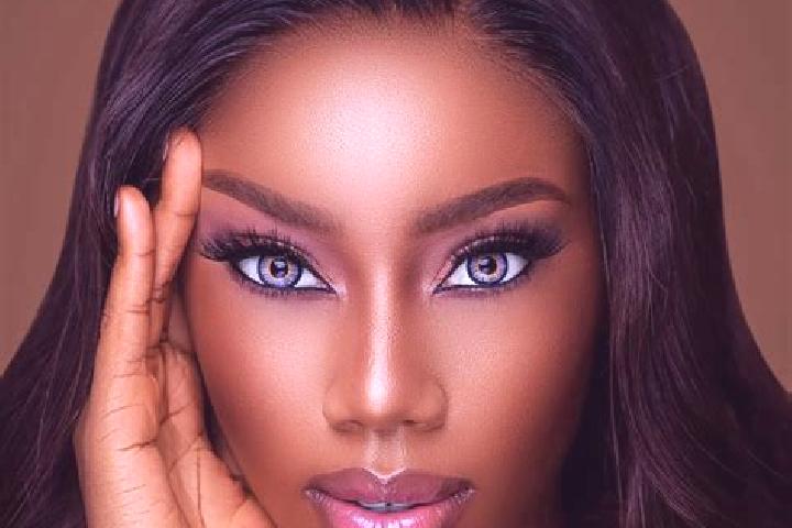 Victoria, 35, a red blue-eyed ebony companion based in Sebegen. Offering Dinner Date, Fetish, Party Girl, Couples. Available for incall and outcall, day and ...