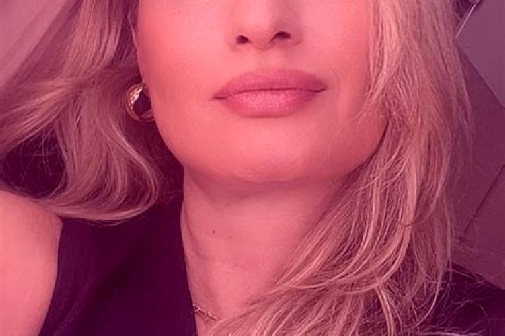 Victoria, 35 — Escort in Brouchy, France