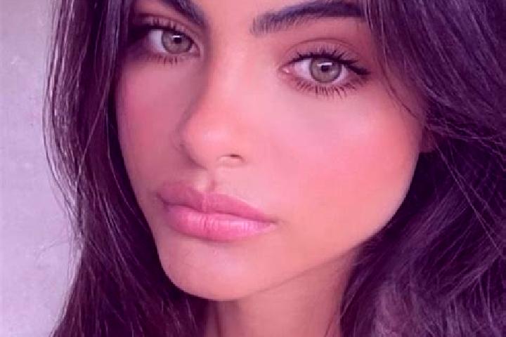 Victoria, 36, a black grey-eyed indian companion based in Makanya. Offering Couples, Massage, Roleplay. Available for incall and outcall, day and evening dates.