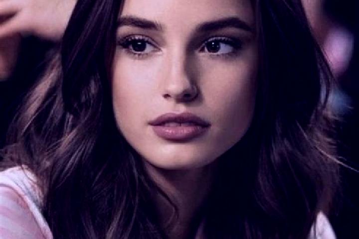 Victoria, 36, a brunette brown-eyed slavic companion based in Rivarossa. Offering Party Girl, Dinner Date, Couples, Travel Companion, Erotic Massage. Availab...
