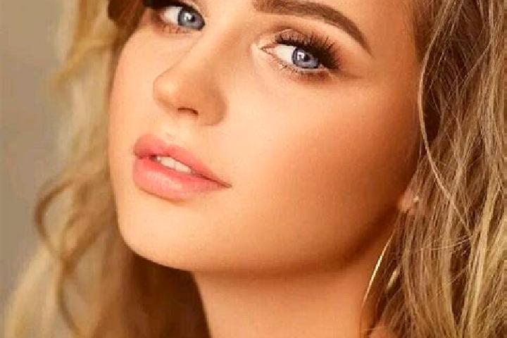 Victoria, 36, a dark blonde blue-eyed mediterranean companion based in Leabrook. Offering Massage, BDSM, Fetish, Tantra. Available for incall and outcall, da...