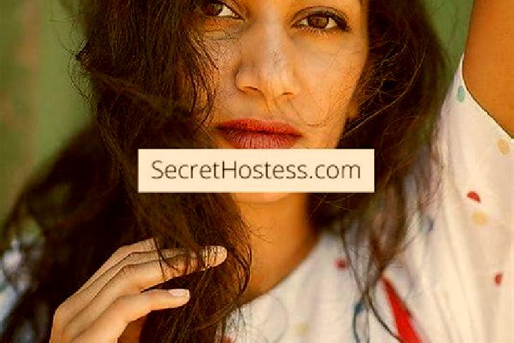 Victoria, 37, a black amber-eyed indian companion based in Nain. Offering Duos, Party Girl, Overnight. Available for incall and outcall, day and evening dates.