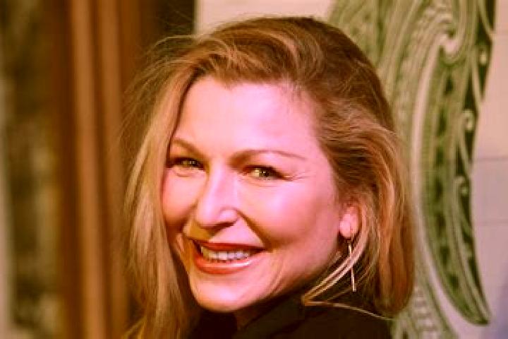 Victoria, 37 — Escort in Hartman, United States